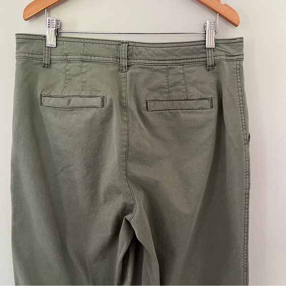 GAP Girlfriend Khaki Green Chinos Pants Relaxed Fit - Picture 7 of 9